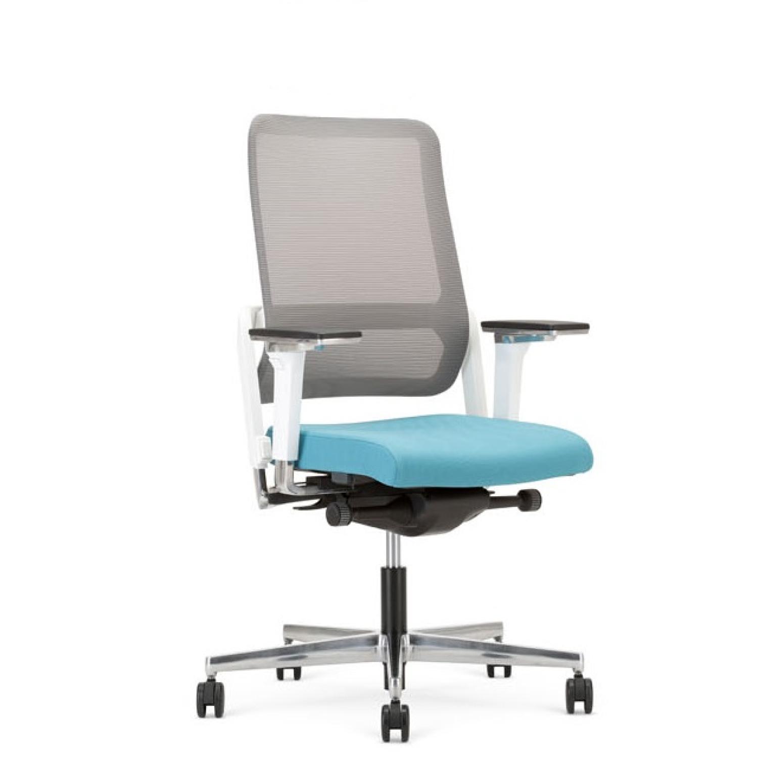 Wind operative Seat front4.jpg_1